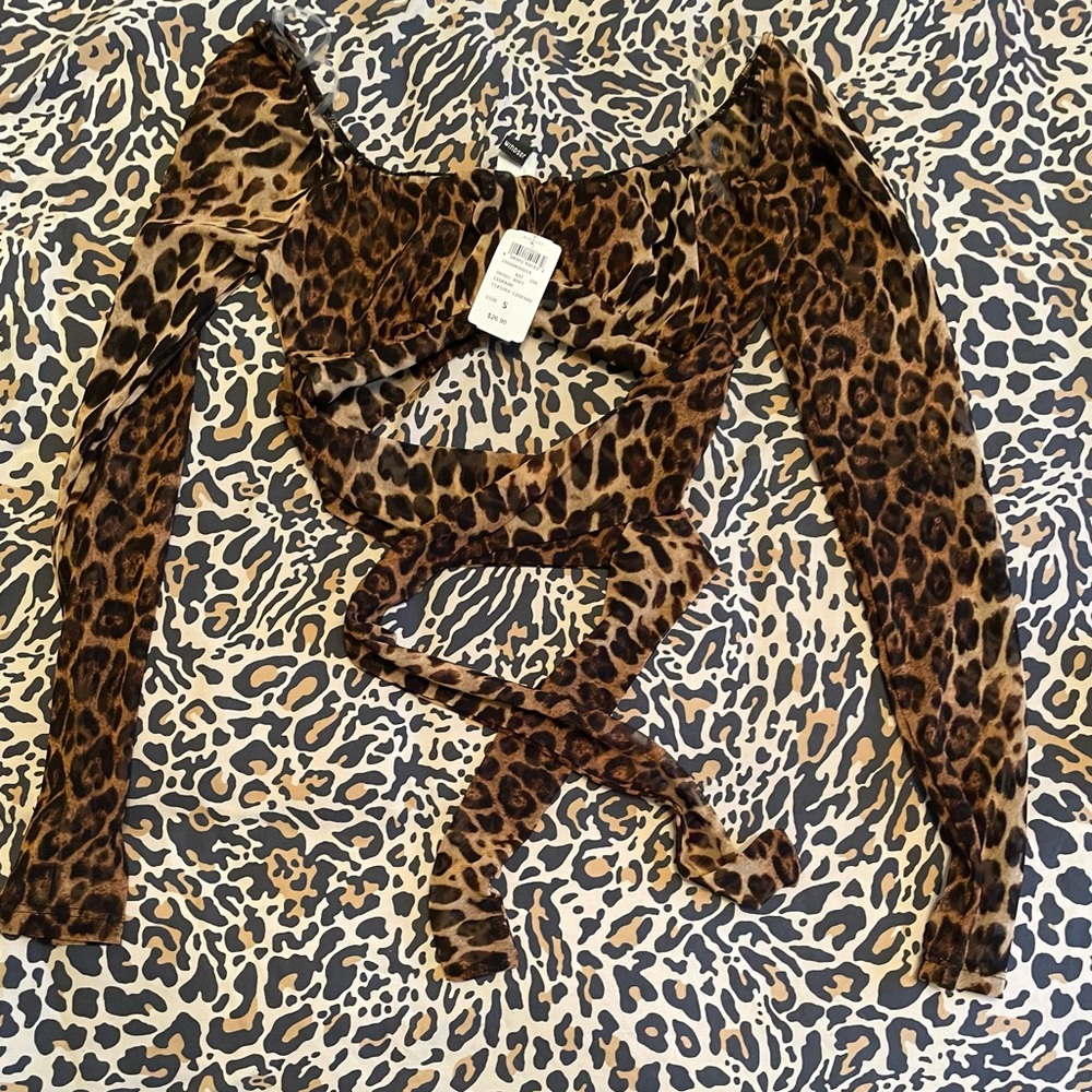 Long sleeve, half shirt.